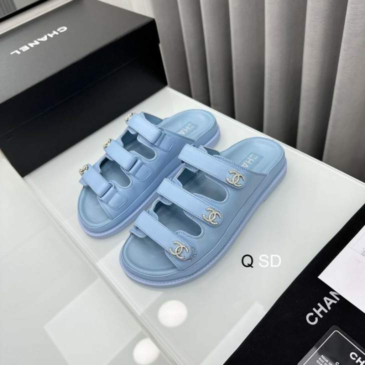 Picture of Chanel Slippers _SKUChnaelsz35-40SD05213054